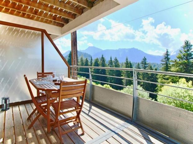 Esprit chalet pour cet appartement avec balcon exposé Sud idéalement situé. - Chamrousse