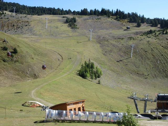 Grand T3 au pied des pistes, 2 chambres, bien équipé avec lave-linge, Chamrousse 1650 FR-1-340-115 - Chamrousse