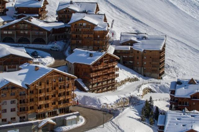 Résidence Les Chalets du Soleil Contemporains. ACHAT FERME - Les Menuires Reberty 2000