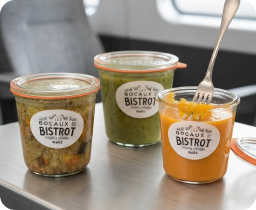 Bocaux de plats préparés à bord du train