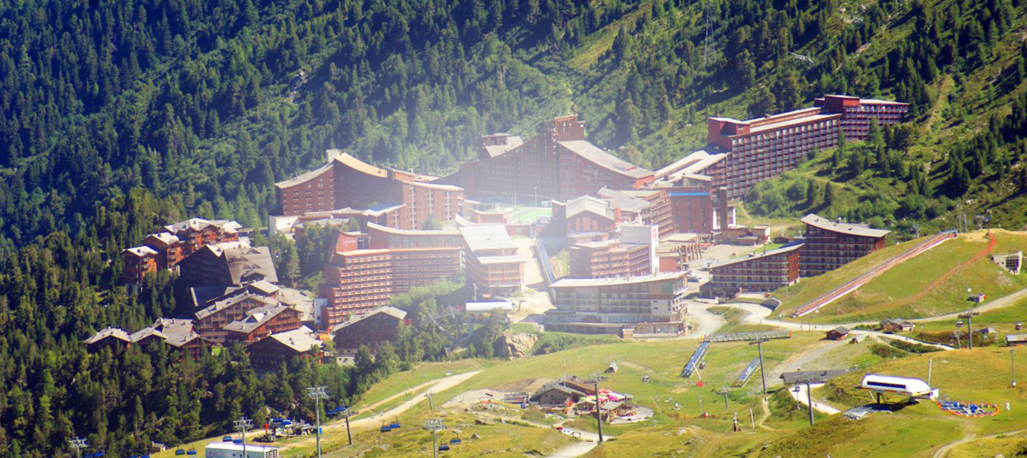 Les Arcs en été

