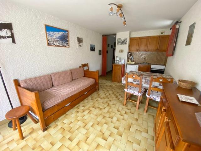 grand studio proche Bossonnet (SVY156)