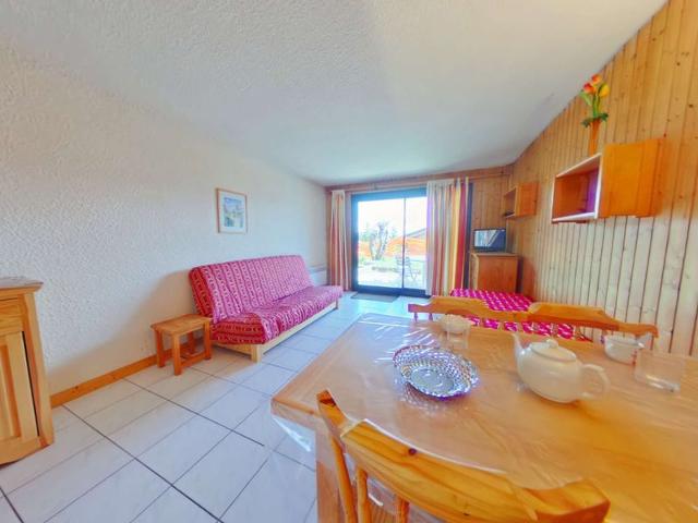studio 24 m² dans petite résidence pied de piste.