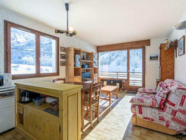 Appartement plein Sud, belle vue sur les montagnes. Garage