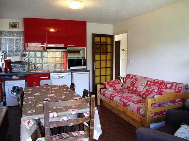 Appartement 3 pièces modeste mais calme (CED125)