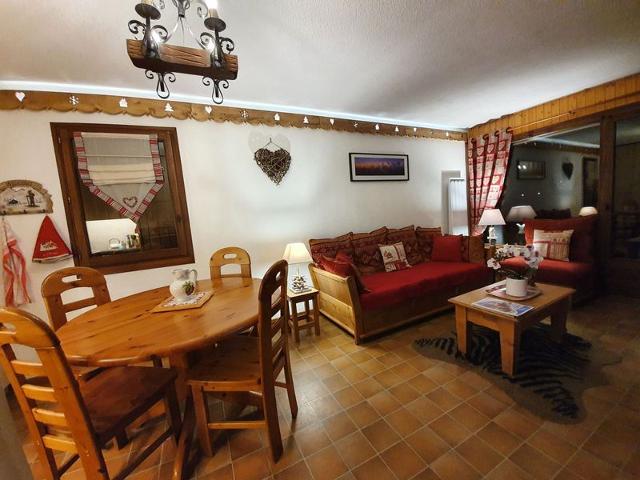 : 3*, Duplex 3 Chambres, 6 Personnes, sur les pistes (HIM245)