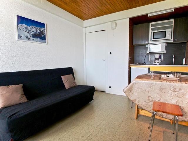 studio 3 places situé au pied des pistes avec vue vallée.