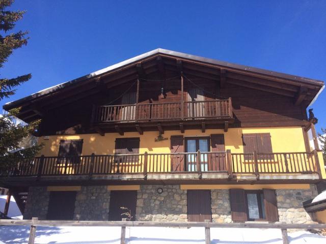 Chalet Carlines